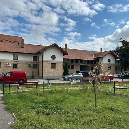 Konde Apartments B Дунавска Стреда Екстериор снимка