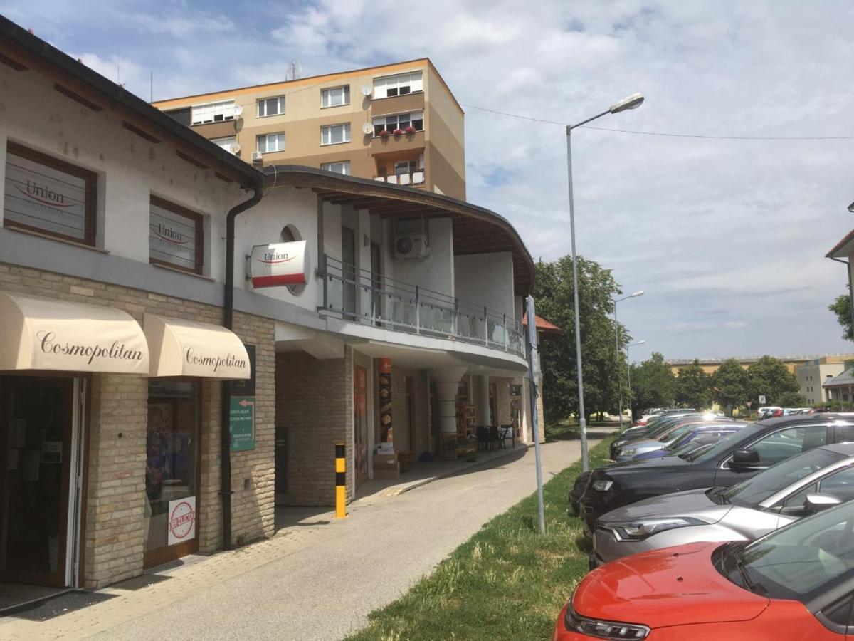 Konde Apartments B Дунавска Стреда Екстериор снимка