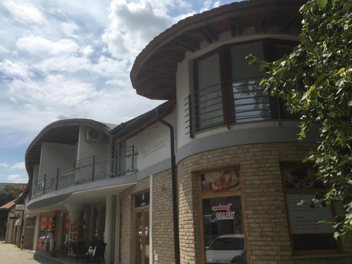 Konde Apartments B Дунавска Стреда Екстериор снимка