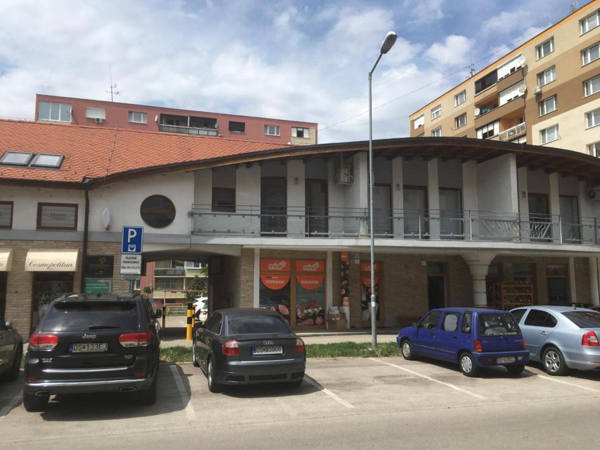 Konde Apartments B Дунавска Стреда Екстериор снимка