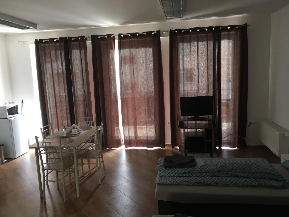 Konde Apartments B Дунавска Стреда Екстериор снимка