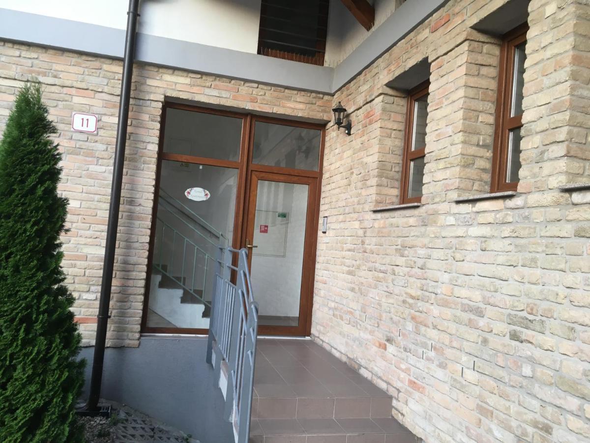 Konde Apartments B Дунавска Стреда Екстериор снимка