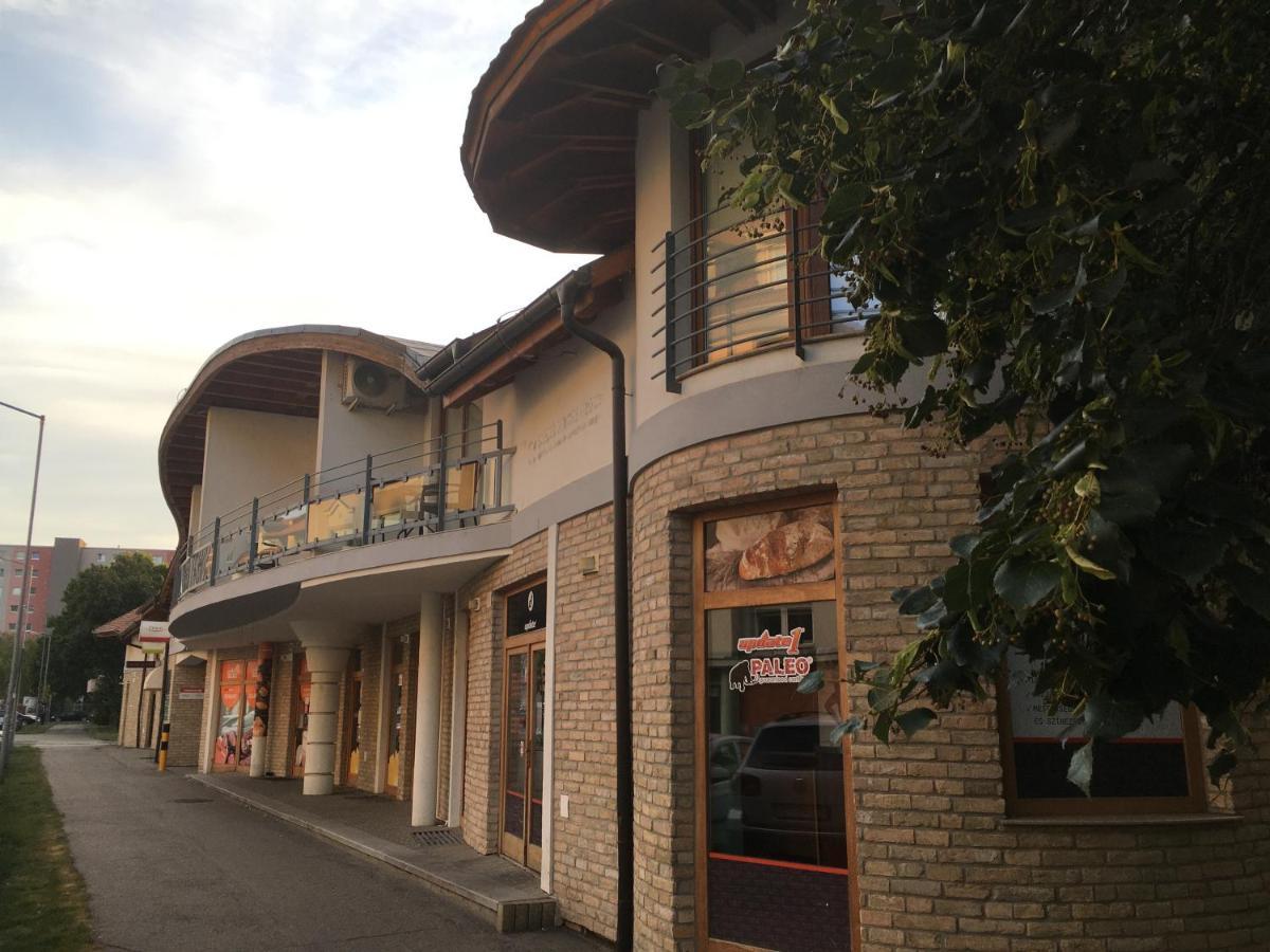 Konde Apartments B Дунавска Стреда Екстериор снимка