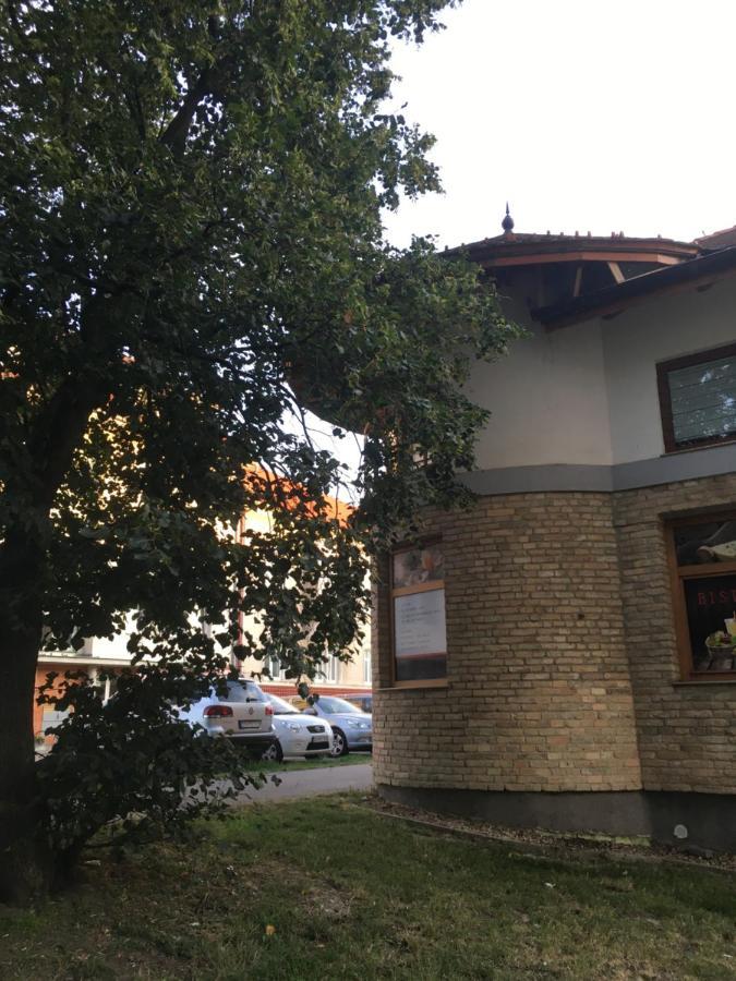 Konde Apartments B Дунавска Стреда Екстериор снимка