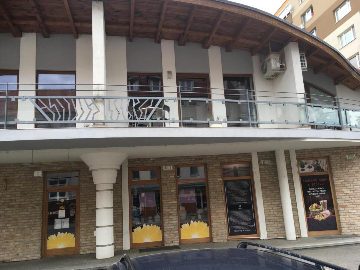 Konde Apartments B Дунавска Стреда Екстериор снимка