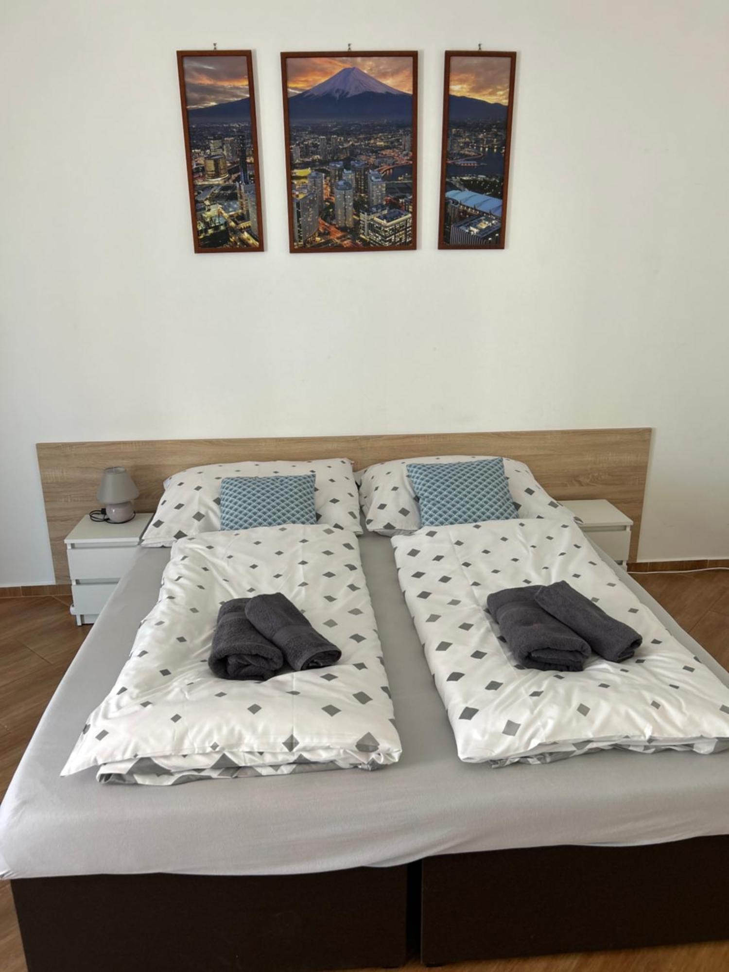 Konde Apartments B Дунавска Стреда Екстериор снимка