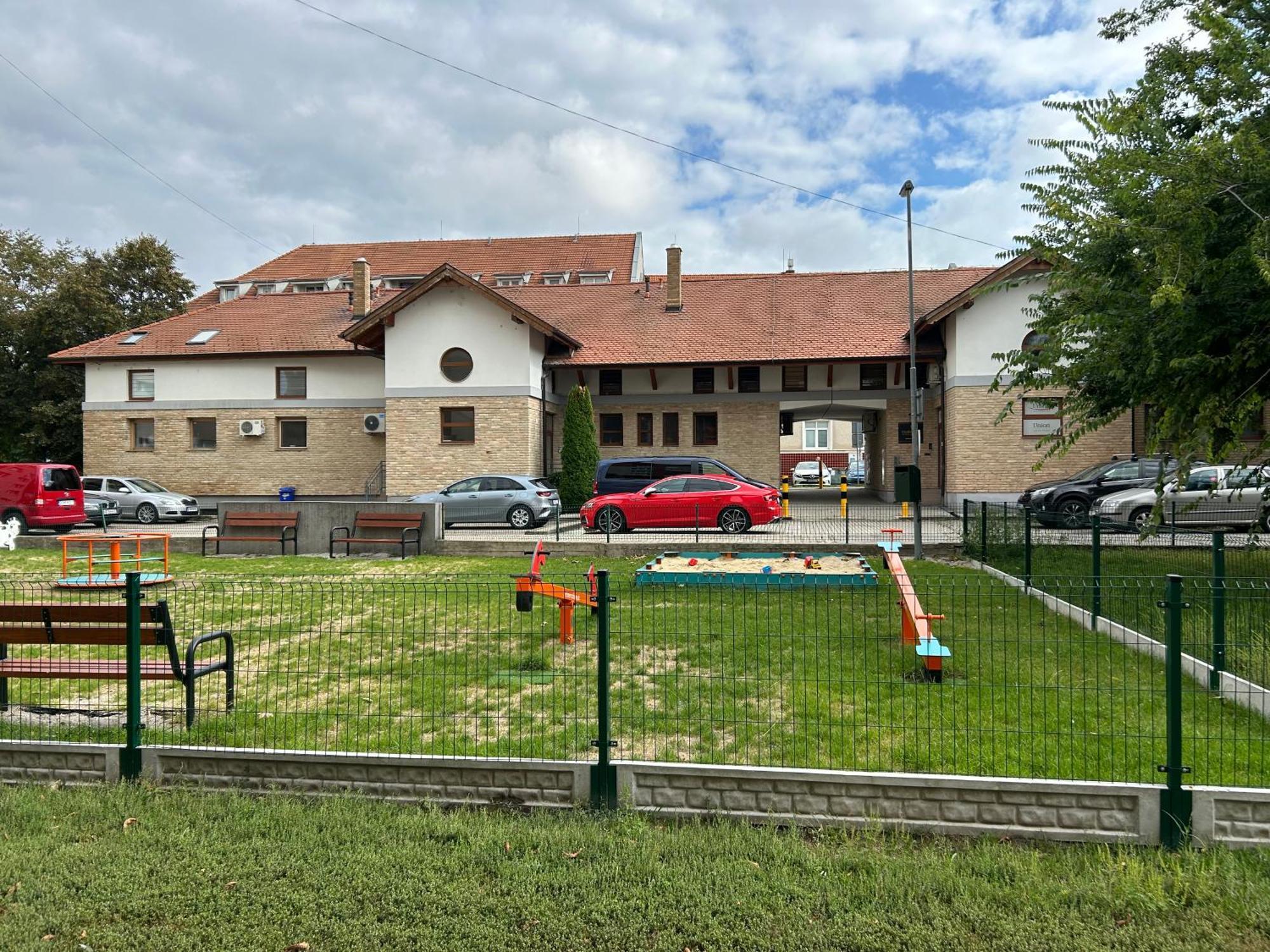 Konde Apartments B Дунавска Стреда Екстериор снимка